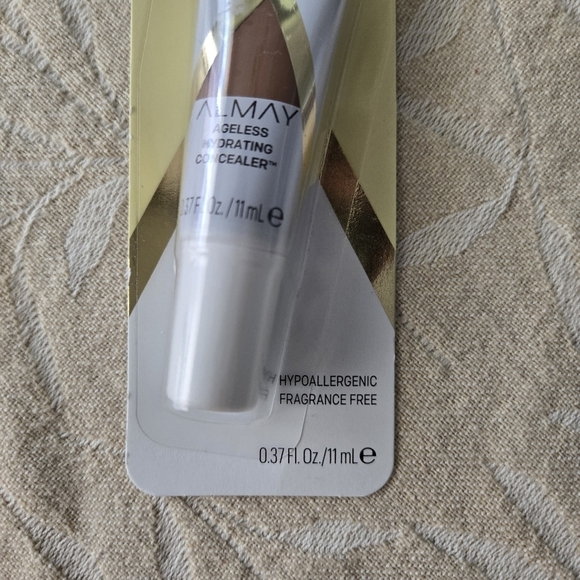Almay Ageless Hydrating Liquid Concealer Hyaluronic Acid 050 Deep - Picture 4 of 6